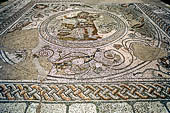 Aquileia (Udine) - area delle case romane e gli oratori paleo-cristiani. Il Buon Pastore in un mosaico dell'oratorio paleocristiano.  